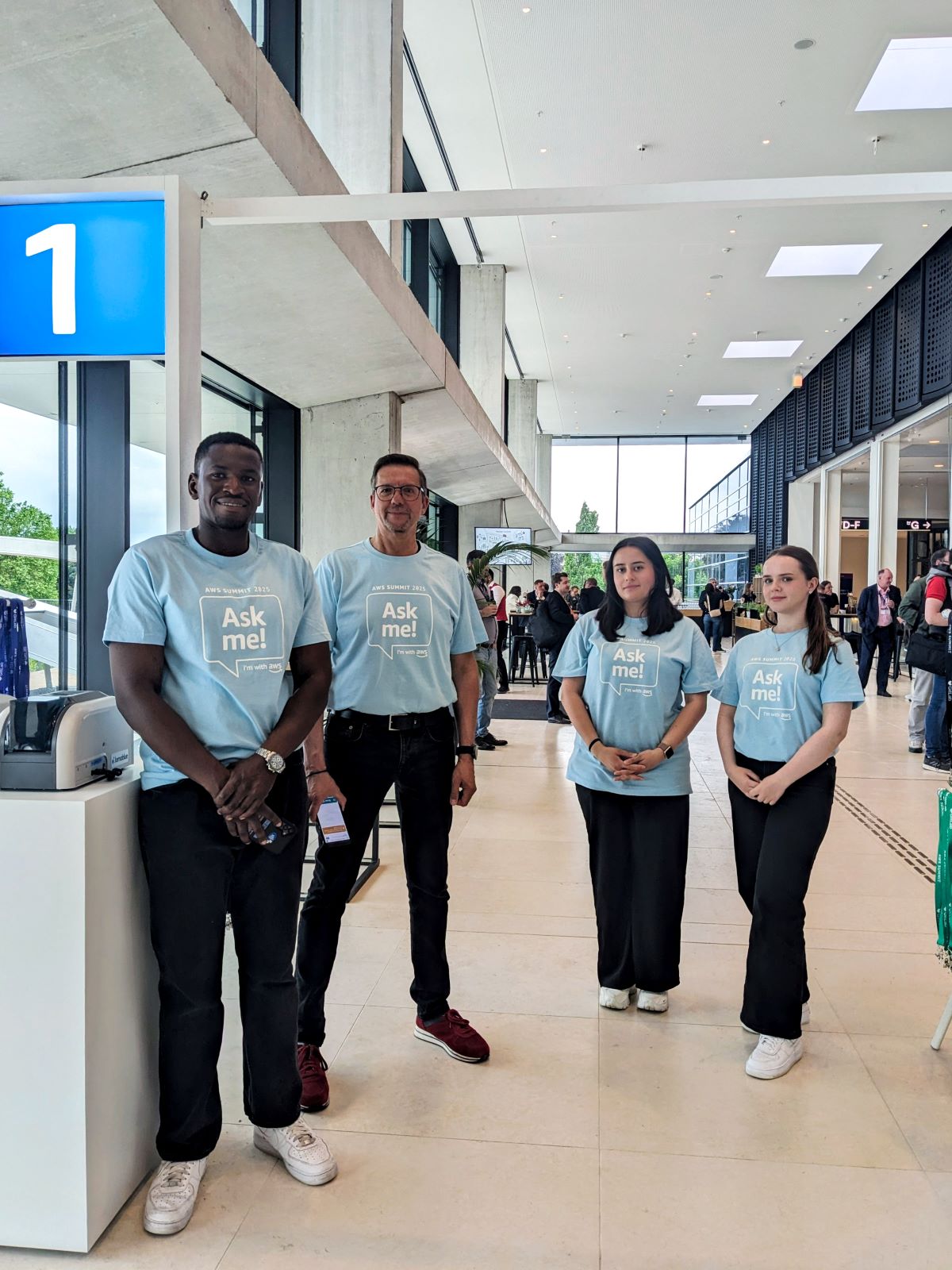 Foto AWS Check In Emmanuel Joerg Aleyna Emely