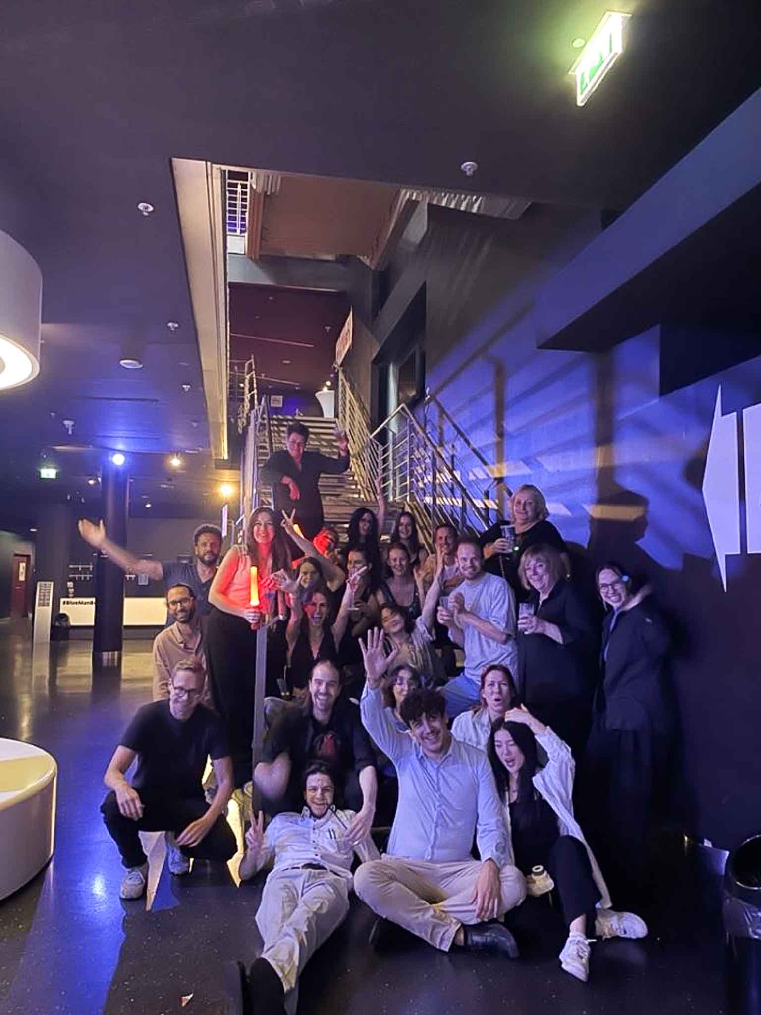 eventteam bei der  Derniere im stage Bluemax Theater Berlin 2025