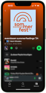 Handy mit einem Screenshot der Spotify Playlist vom Sommerfest 2024